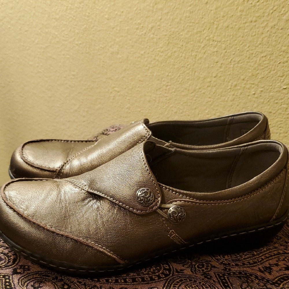 Clarks Metallic GoldBlack Slip Ons Sz 8